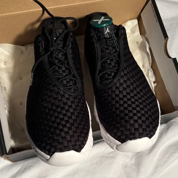Air Jordan Future Low - size 10.5. Dead stock, BNWT Air Jordan Future Low - size 10.5. Dead stock, BNWT main image 2